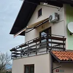 Apartmaji Karbic * بوستوينا