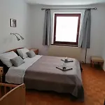 Apartmaji Karbic *