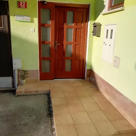 Apartmaji Karbic *