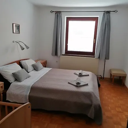Apartmaji Karbic *