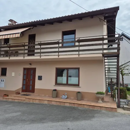 Apartmaji Karbic *