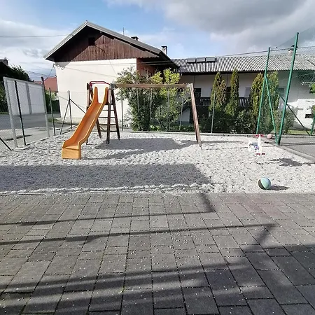 Apartmaji Karbic *