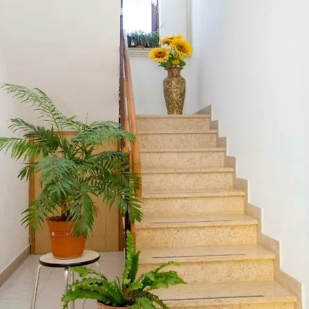 Apartmaji Karbic * 波斯托伊纳