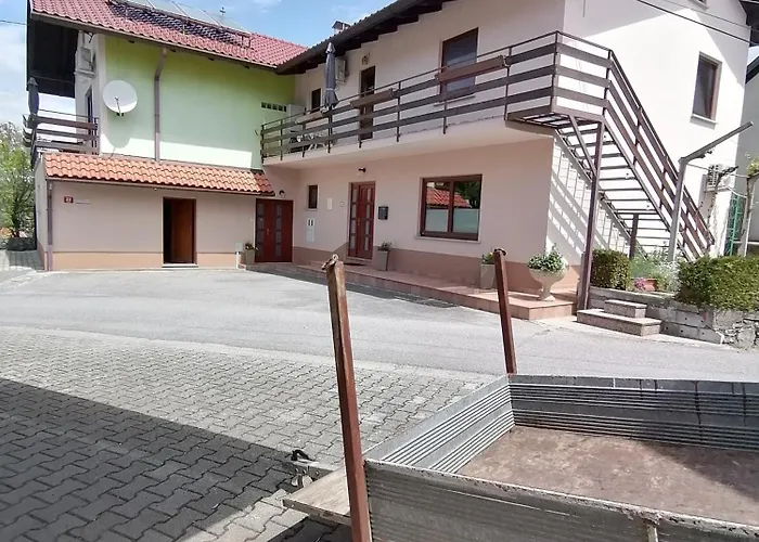 Apartmaji Karbic * بوستوينا