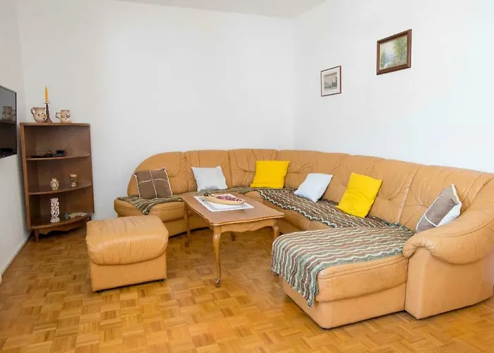 Apartmaji Karbic بوستوينا