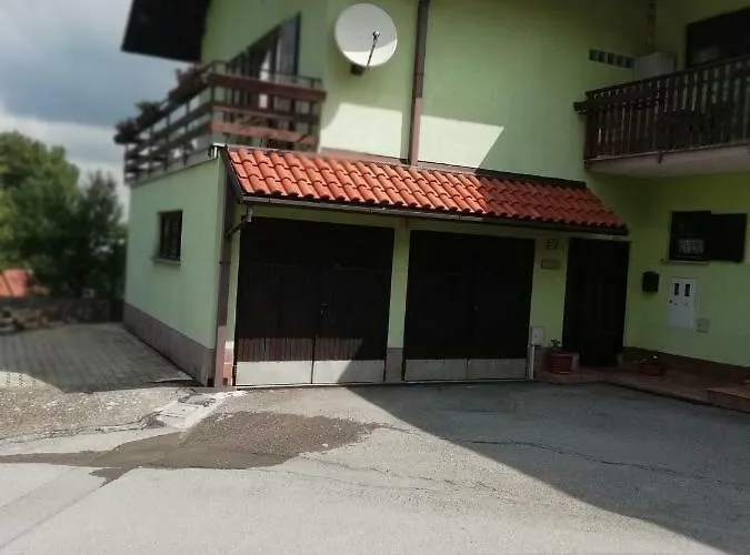 Apartmaji Karbic شقة بوستوينا